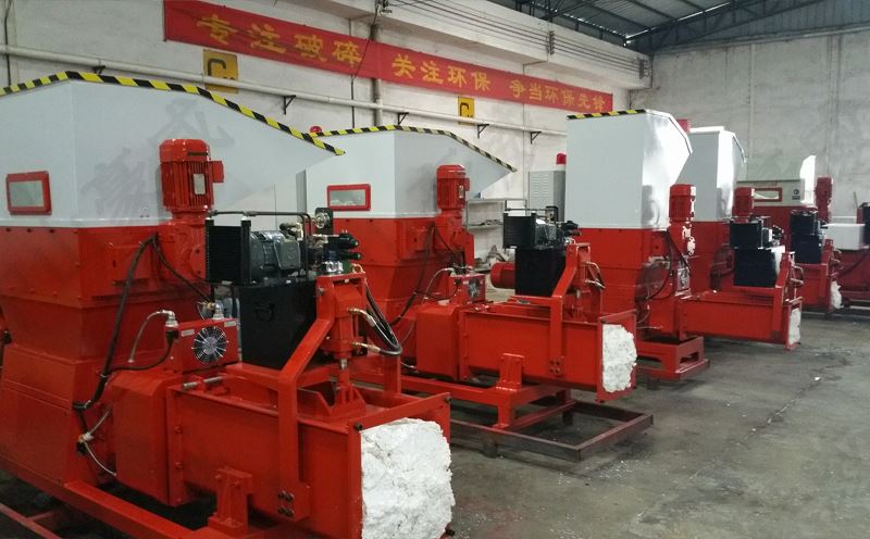 大型EPS泡沫壓實機生產(chǎn)車間 大型EPS泡沫壓實機生產(chǎn)車間